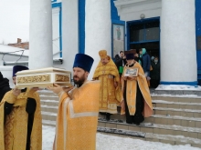 Ачинское духовенство и верующие проводили ковчег с частицами мощей святых Апостолов 3