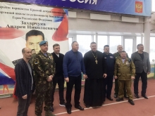 Ачинский священник благословил участников Турнира по рукопашному бою