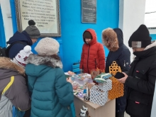 Рождественскую ярмарку организовали воспитанники воскресной школы с родителями