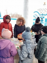 Рождественскую ярмарку организовали воспитанники воскресной школы с родителями 2