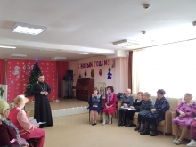 Священник посетил Центр досуга ветеранов