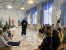 В преддверии Великого поста с православными гимназистами побеседовал священник