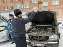 Священник освятил спец. технику Исправительного Центра