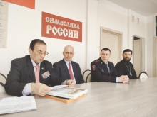 Председатель Общественного совета при ГУ МВД России по Красноярскому краю Валерий Васильев поздравил своих коллег из Ачинска за второе место в региональном конкурсе