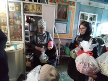 Рядом с Казанским собором появились Пасхальные деревья 9