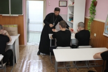 Священник поздравил с Пасхой Христовой узников следственного изолятора