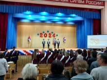 Священник поздравил ачинских кадет и гимназисток с окончанием учебного года 2