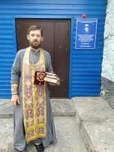 Ачинский священник посетил психоневрологический диспансер