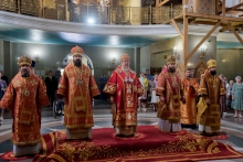 Владыка Пантелеимон в день тезоименитства совершил Божественную литургию в красноярском храме Рождества Христова