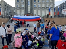 Ачинский священник принял участие в церемонии поднятия флага 4