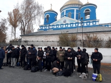 Священник напутствовал призывников