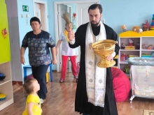 Ачинский священник освятил Дом ребёнка