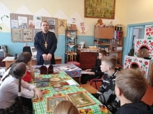 Большеулуйский священник встретился со школьниками