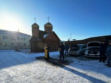 Помощник Ачинского благочинного по тюремному служению освятил автомобили сотрудников исправительных учреждений 2