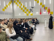 Священник совместно с полицейскими встретился со студентами АТНГ