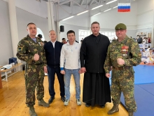 Священник благословил участников первенства по рукопашному бою