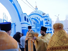 В Ачинске проводили ковчег с Честной главой Святителя Иннокентия 3