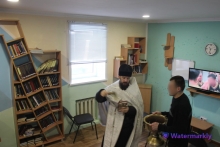 Ачинский священник совершил чин Великого освящения воды в следственном изоляторе 3