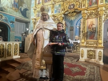 Отец благочинный наградил участников художественного конкурса, посвящённого св. Даниилу Ачинскому