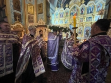 Богослужение в Казанском соборе в Неделю Крестопоклонную 3