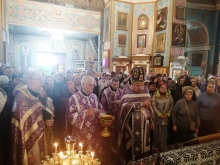 В Великий Четверг отец благочинный освятил икону священномученика Евфимия Горячева 8