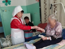 Православные сёстры милосердия поздравили пациентов ЦРБ с Пасхой 2