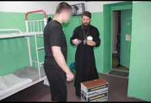 Священник поздравил с Пасхой Христовой узников следственного изолятора 2