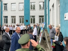 В церемонии открытия мемориальной доски погибшему воину принял участие священник 3