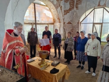 Священник совершил молебен в Никольском храме села Большой Кемчуг. 2