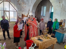 Священник совершил молебен в Никольском храме села Большой Кемчуг. 3