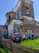 Священник совершил молебен в Никольском храме села Большой Кемчуг. 8