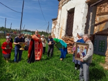 Священник совершил молебен в Никольском храме села Большой Кемчуг. 5