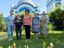 Прихожане Казанского собора украшают свой любимый храм