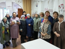 Ачинские волонтёры, изготавливающие маскировочные сети для СВО, посетили село Большой Улуй. 2