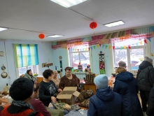 Ачинские волонтёры, изготавливающие маскировочные сети для СВО, посетили село Большой Улуй. 4