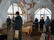 Священник совершил молебен в Никольском храме села Большой Кемчуг