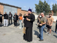 Священник благословил отправку очередной партии гуманитарного груза в зону СВО 3