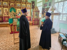 Ачинский благочинный совершил рабочую поездку в Свято-Троицкий приход села Новобирилюссы
