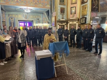 Ачинские и большеулуйские пожарные помолились перед иконой Божией Матери «Неопалимая Купина»