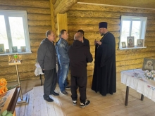Ачинский благочинный совершил молебен в строящемся Крестовоздвиженском храме села Новая Еловка 7
