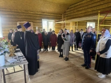 Ачинский благочинный совершил молебен в строящемся Крестовоздвиженском храме села Новая Еловка 4