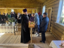 Ачинский благочинный совершил молебен в строящемся Крестовоздвиженском храме села Новая Еловка 6