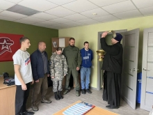 Ачинский священник принял участие в открытии патриотического штаба 3