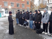 Священник благословил призывников на срочную службу 2