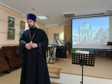Священник рассказал пожилым людям о празднике Покрова Пресвятой Богородицы 3