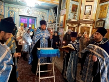 Священники и верующие Ачинска встретили чудотворный образ Пресвятой Богородицы из села Коробейниково