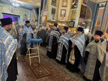 Священники Ачинского благочиния отслужили молебен с акафистом пред чудотворным образом Пресвятой Богородицы из села Коробейниково